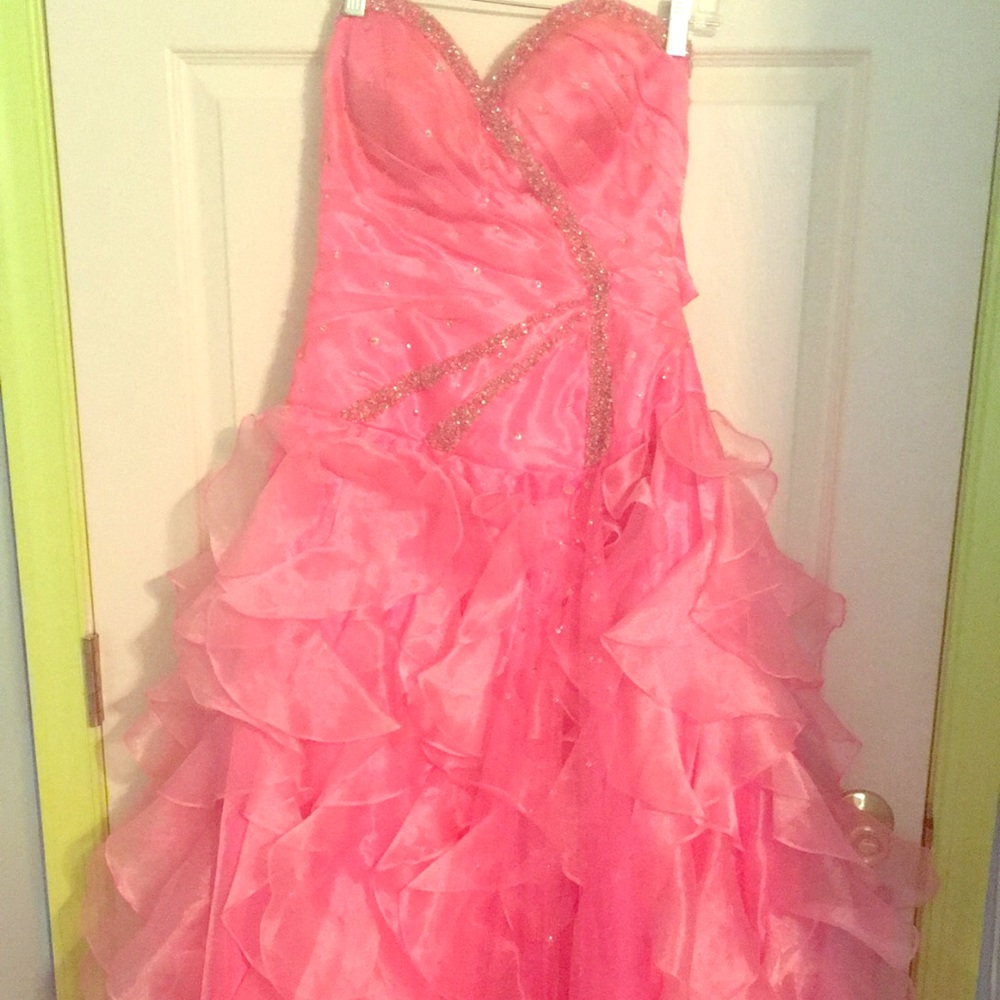 Perfect pink Prom dress!